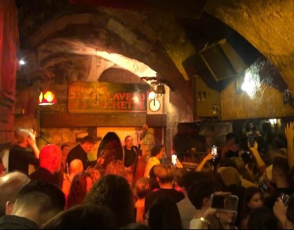 CAVEAU DE LA HUCHETTE 2