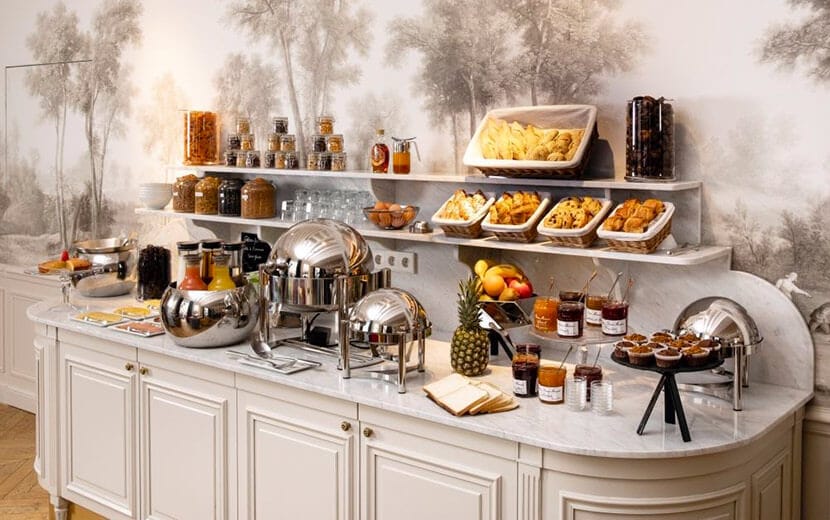Breakfast odeon hotel paris